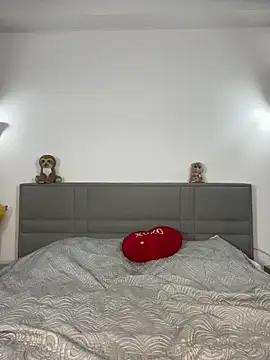 CurlyLara live sex cam