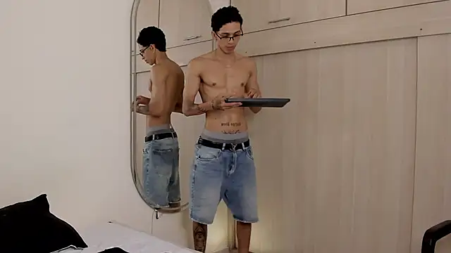 Mheysam_Youngerx webcam