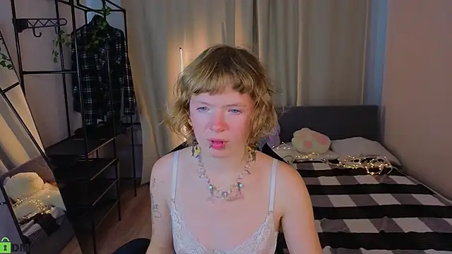 VioletDesiree webcam