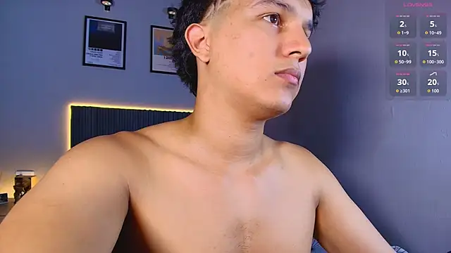 Leo_Savage_ webcam