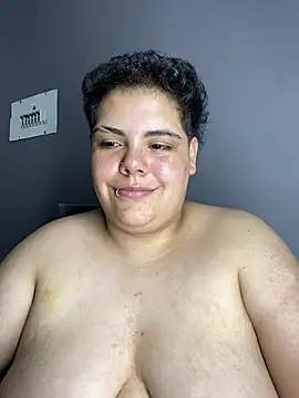 Hailey_Curvy webcam
