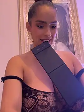 mau_white (F milf) - Show off those delicious, big tits