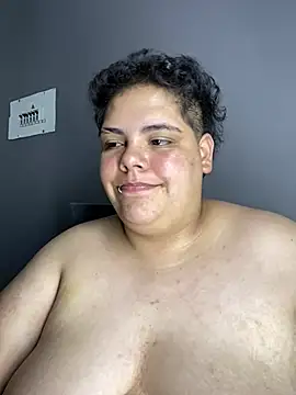 Hailey_Curvy webcam