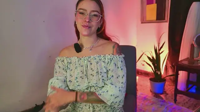 Ginger-Foxy live webcam show