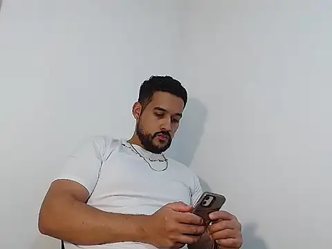 _CHRIS-DENNIS_ live cam on StripChat