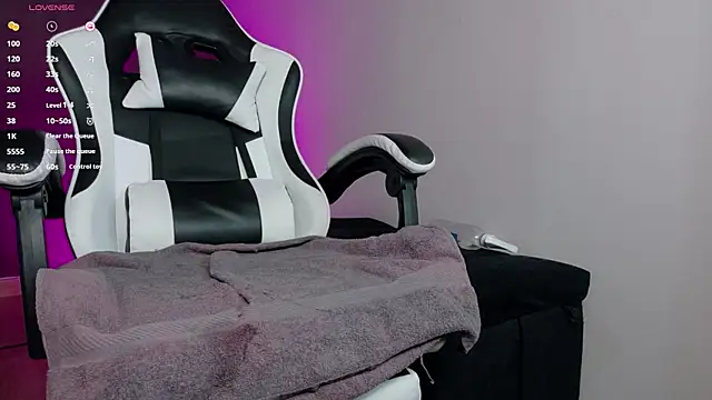 NanakoDollx live webcam show