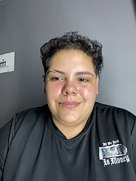 Hailey_Curvy