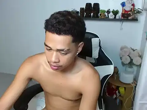 curlyasian_njxx