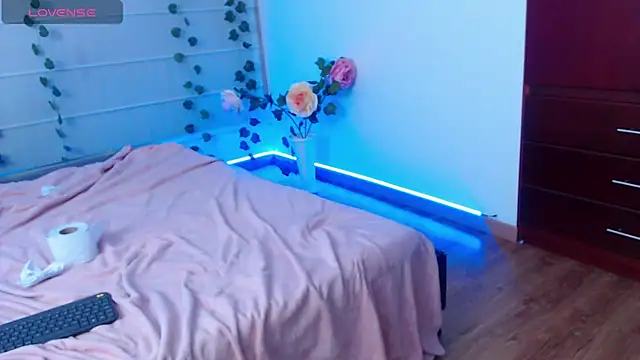 Sarabubbie live webcam show