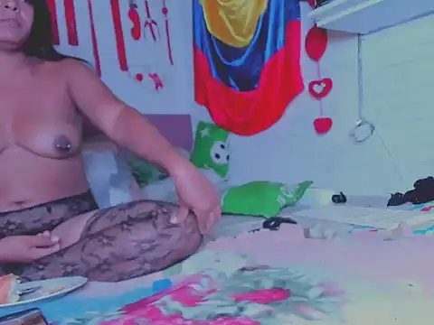 ViolettaHot_35 live cam on StripChat