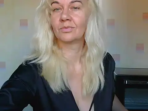 Ravelynni live cam on StripChat