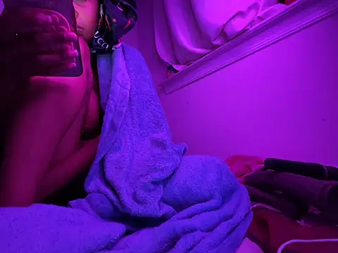 TheRealOshunQueen webcam