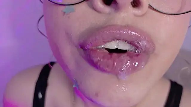 Haelycute live cam on StripChat