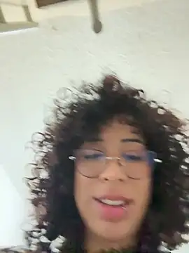 Woo_isDaphne live cam on StripChat