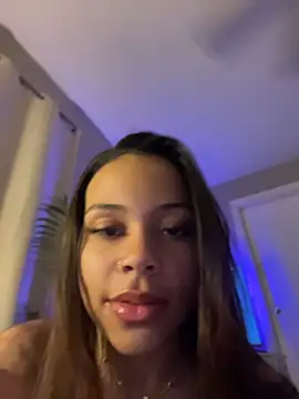 Petite_Baddie live cam on StripChat