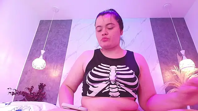 Vicky-Mooree webcam