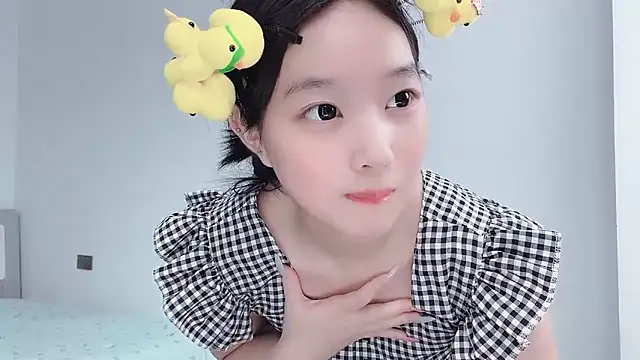 Yoyo33355 live webcam show