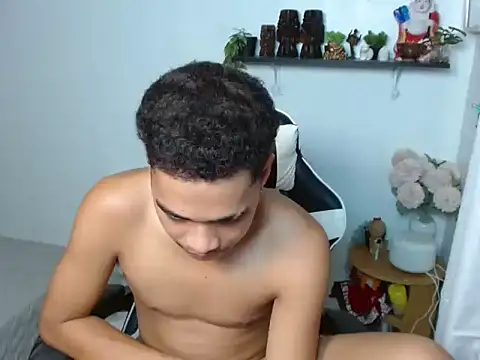 curlyasian_njxx live cam on StripChat