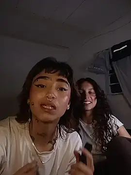 AlexxaAndRileyy webcam