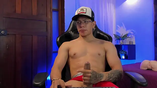 TonyPetrovjs live cam on StripChat