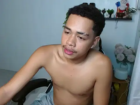 curlyasian_njxx webcam