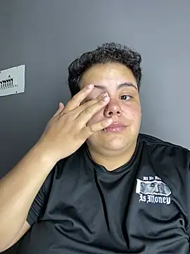Hailey_Curvy webcam