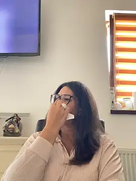 NadiraNoor live webcam show