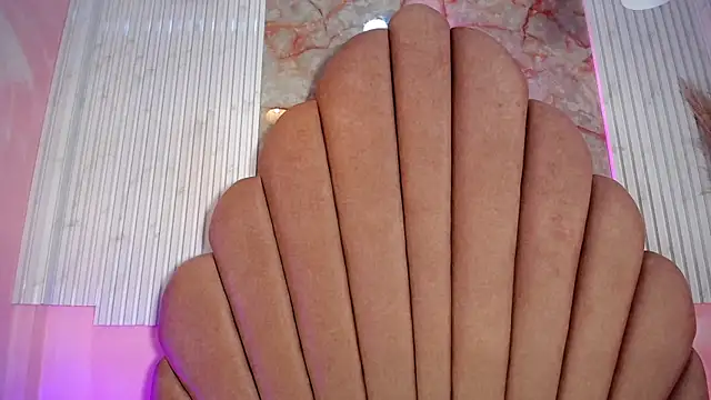 Kyomi_Hunt webcam