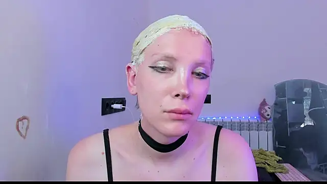 Модель: ashmelancholy