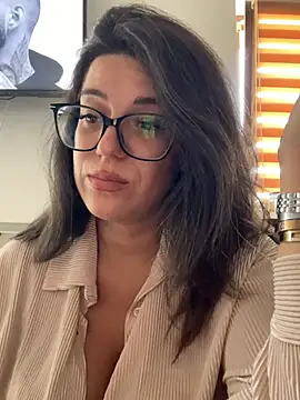NadiraNoor live webcam show