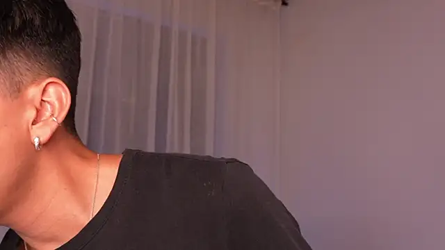 sweettaaron01 webcam