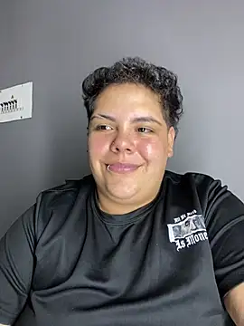 Hailey_Curvy webcam