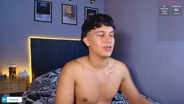 Leo_Savage_ webcam