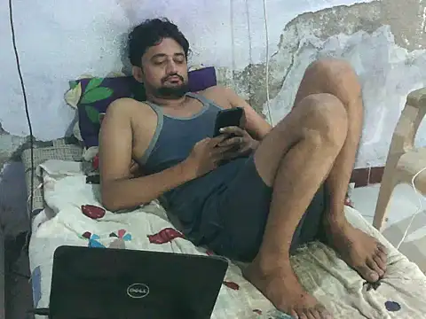 ROCOGUJUBULL live cam on StripChat