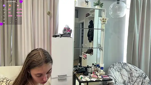 selena_favn webcam