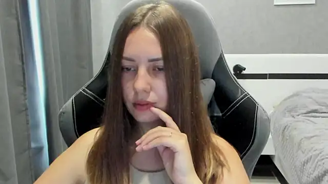 Mia_shy1 webcam