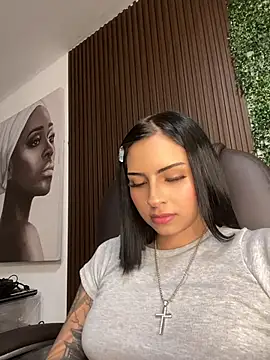 Hilary_pinkk webcam