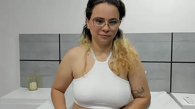 mia_ambeeer webcam
