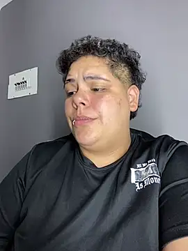 Hailey_Curvy webcam