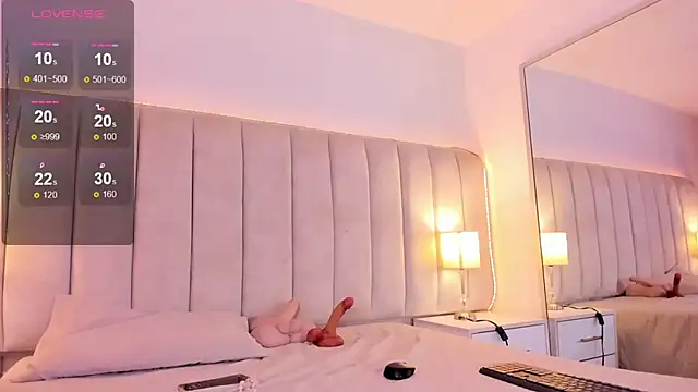 EllaaThorne webcam