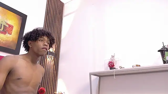 Milo_AfterDark webcam