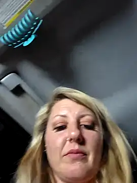 SheIsSomething webcam