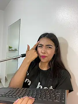 cherry_skinnyy_ webcam
