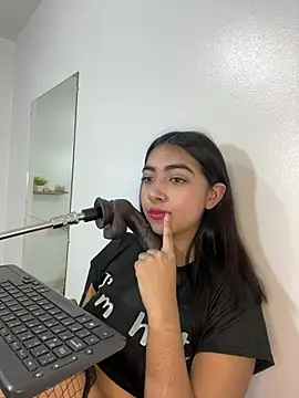 cherry_skinnyy_ webcam