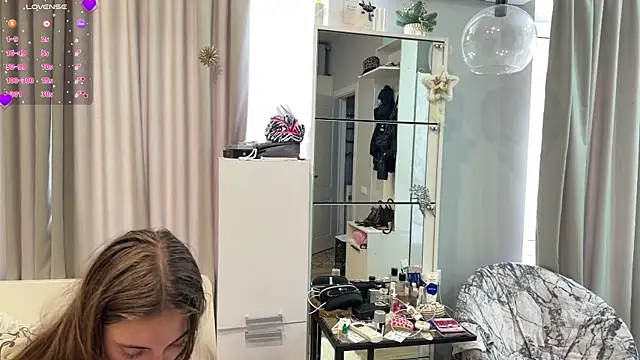 selena_favn webcam
