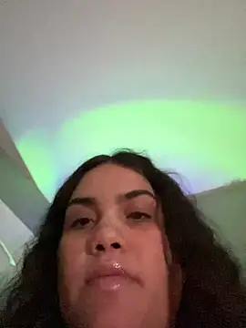 Islandmamita live webcam show