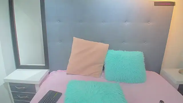 chaneelstark live cam on StripChat