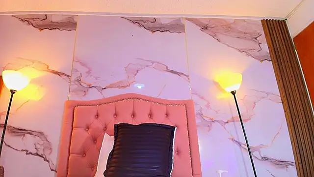 AlyaThompson webcam