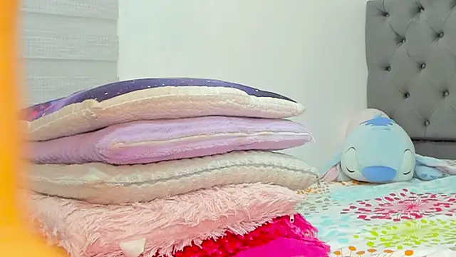 Elizabeth_18_ webcam