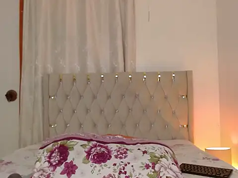 ZoeTracy live webcam show